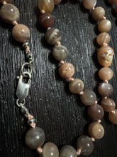 Load image into Gallery viewer, Peach Pearl Skull Necklace