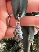 Load image into Gallery viewer, Christmas Tree Choker