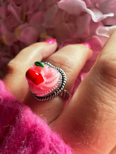 Load image into Gallery viewer, Heart Cake Ring