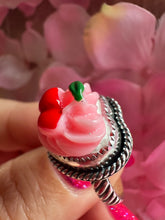 Load image into Gallery viewer, Heart Cake Ring