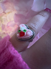Load image into Gallery viewer, Heart Cake Ring